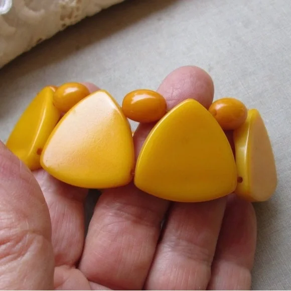 Vintage Yellow Bakelite Bracelet - Picture 5 of 5